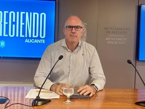 Alicante rechaza la obra de macrodepósitos por falta de permiso portuario