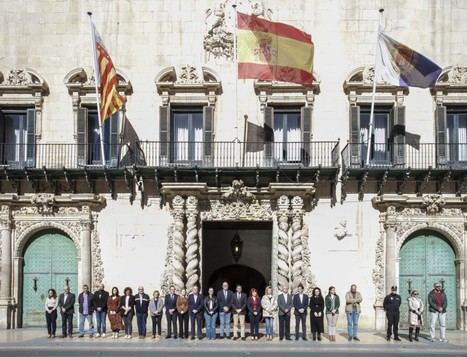 Alicante se une en silencio contra la violencia de género tras un nuevo asesinato machista