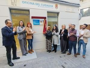 Alicante lanza una oficina para apoyar a cuidadores de personas dependientes