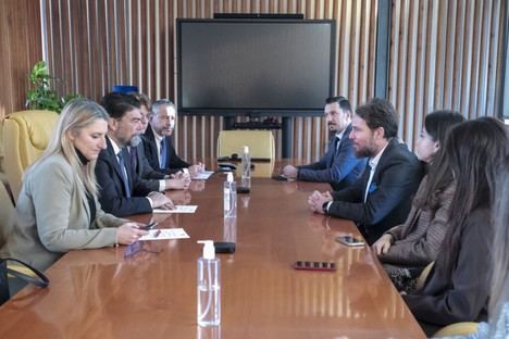 Delegación turca visita Alicante para explorar reciclaje de baterías