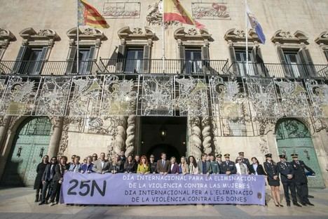 Alicante se une en la lucha contra la violencia de género