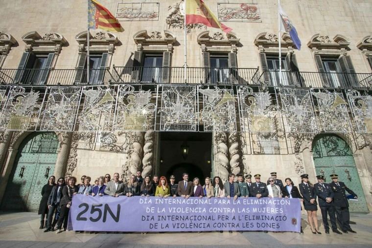 Alicante se une en la lucha contra la violencia de género