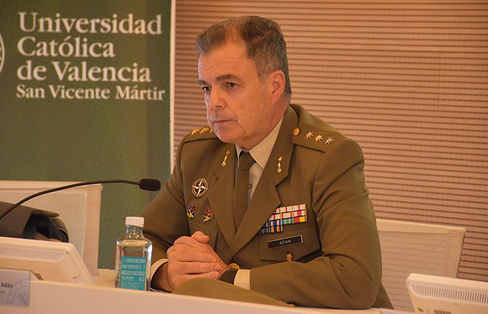 Ángel Adán advierte sobre el riesgo de desinformación y ciberataques para las democracias