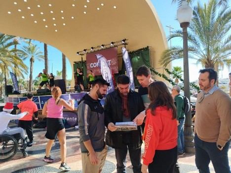 Alicante celebra la Navidad con deporte solidario en la Explanada