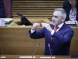 Barrachina destina 50 millones para modernizar explotaciones y pide un Pacto Nacional del Agua