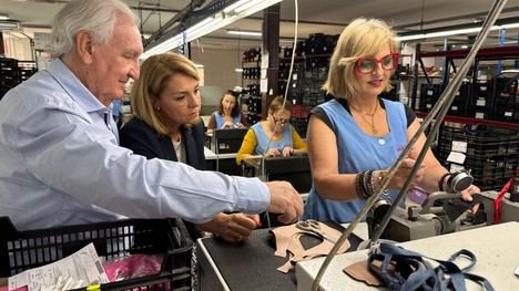 Camarero lanza un plan para fortalecer el empleo en la industria del calzado