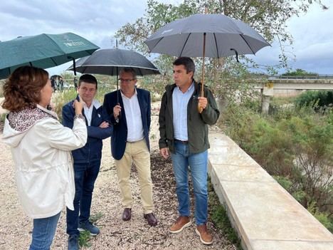 Carlos Mazón visita Almoradí para evaluar el impacto del temporal