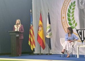 Carmen Ortí destaca la colaboración entre familias y escuelas en el proceso educativo