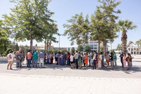 Universidad UJI se une en silencio contra la violencia machista tras recientes asesinatos