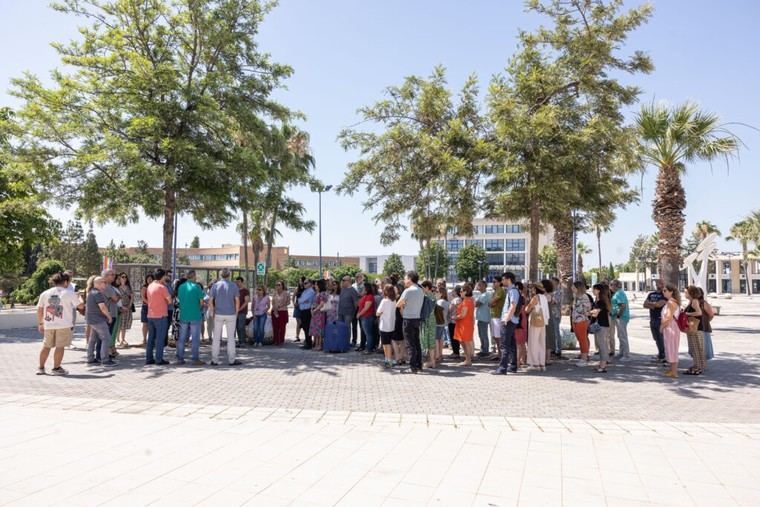 Universidad UJI se une en silencio contra la violencia machista tras recientes asesinatos