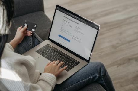 Casi 8.000 denuncias por suplantación de identidad en el juego online en 2024