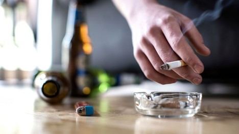 València lanza campaña 'Desenmascara el humo' contra tabaco y vapeo