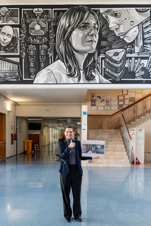 Homenaje a Concha Monje con un mural en la ETSIADI de Valencia