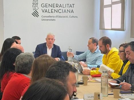 Educación y sindicatos inician negociaciones para mejorar el sistema educativo en Valencia
