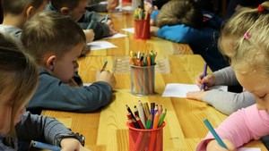València otorga más de 3.000 ayudas para material escolar en un año récord