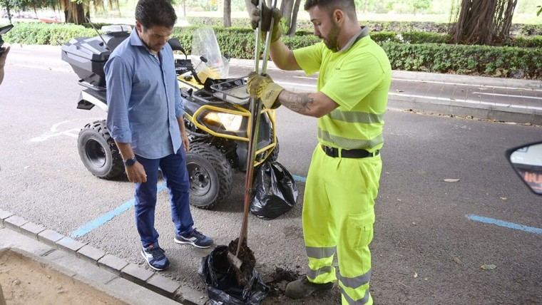 El Ayuntamiento refuerza la limpieza de imbornales ante las lluvias