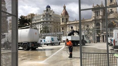 El Ayuntamiento destina 3,2 millones para la limpieza durante las Fallas