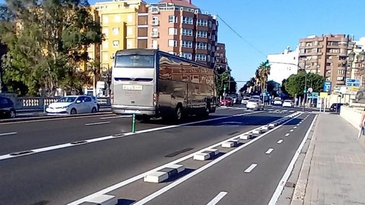 Nuevo carril exclusivo para EMT y taxis en el Puente del Ángel Custodio