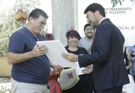 El polideportivo de Colonia Requena llevará el nombre de Antonio Colomina
