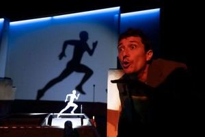 El Teatre Arniches presenta 'aLUZina', el nuevo show de magia de Nacho Diago