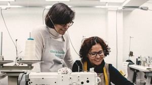 Taller de costura empodera a mujeres en situación vulnerable