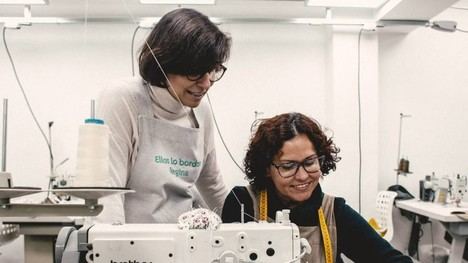 Taller de costura empodera a mujeres en situación vulnerable