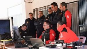 Prácticas de coordinación aérea entre drones y helicópteros en emergencias valencianas