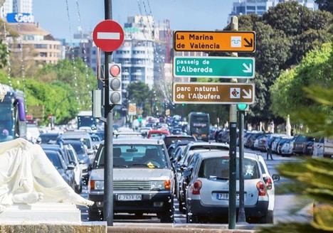 Desarrollan un sistema de IA en Valencia para predecir la contaminación por tráfico