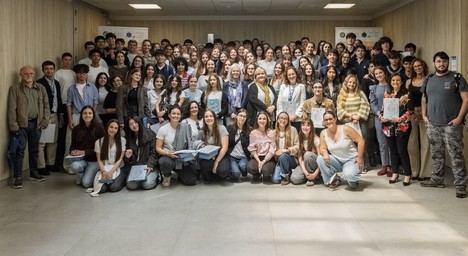 Estudiantes valencianos descubren 20 microorganismos con potencial antibiótico en un proyecto escolar