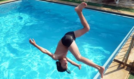 Hospital La Fe alerta sobre riesgos de tetraplejia por zambullidas imprudentes en verano