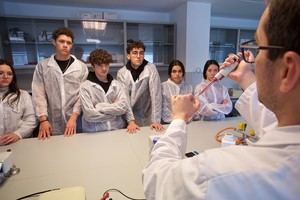 Estudiantes exploran la ciencia en la Universidad de Alicante