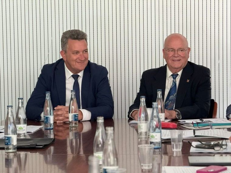 Acuerdo para modernizar el sector logístico en Valencia