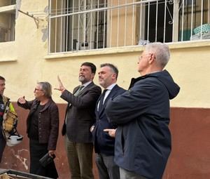 José Díez evalúa daños tras incendio en edificio de la Generalitat en Alicante