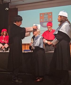 Carmen Alemany apadrina a Isabel Allende como doctora honoris causa en la UIMP