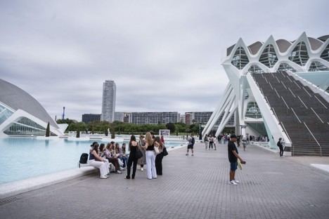 Espectáculo de drones 'Océanos' ilumina Valencia por el 9 d'Octubre