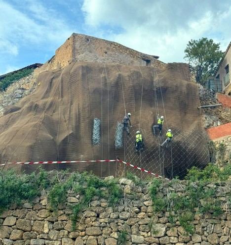 La Diputación refuerza un talud en Vallanca para prevenir desprendimientos peligrosos