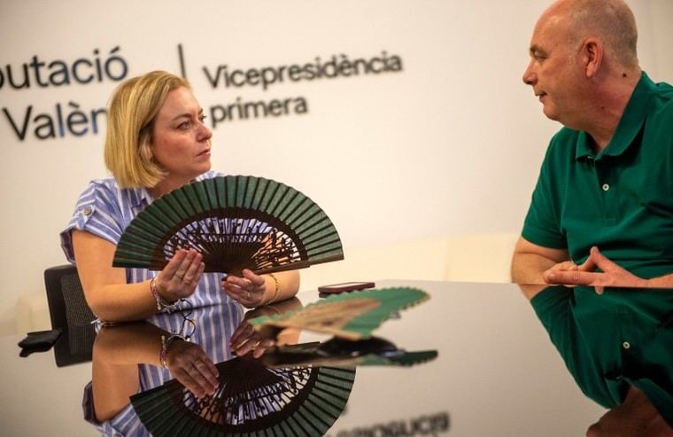 La Diputación apoya la recuperación del sector de abanicos tras la riada