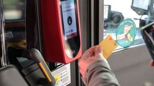 La EMT seguirá ofreciendo transporte gratuito a niños menores de 14 años y aplicará nuevos descuentos en sus tarifas
