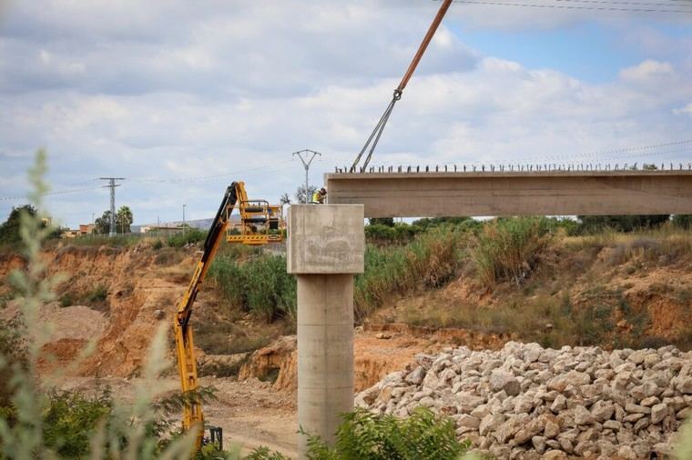 La Generalitat avanza en la construcción de una pasarela más resistente en Torrent