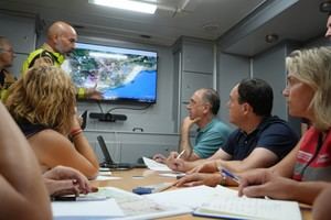 La Generalitat moviliza 450 efectivos y 20 aeronaves para extinguir el incendio en La Vall d'Uixó