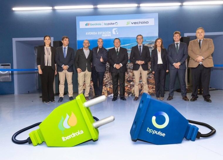 La Generalitat inaugura 14 puntos de recarga eléctrica en Alicante para promover la movilidad sostenible