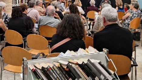 La Generalitat destaca la importancia de los clubes de lectura en bibliotecas para el bienestar social