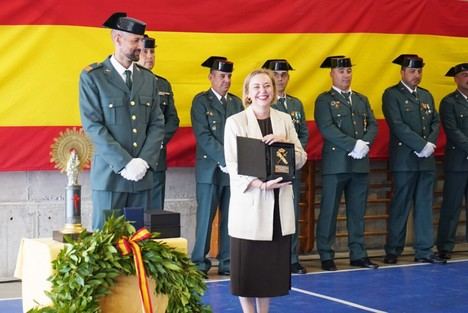 La Guardia Civil premia a Natàlia Enguix por su labor en la Diputación de Valencia