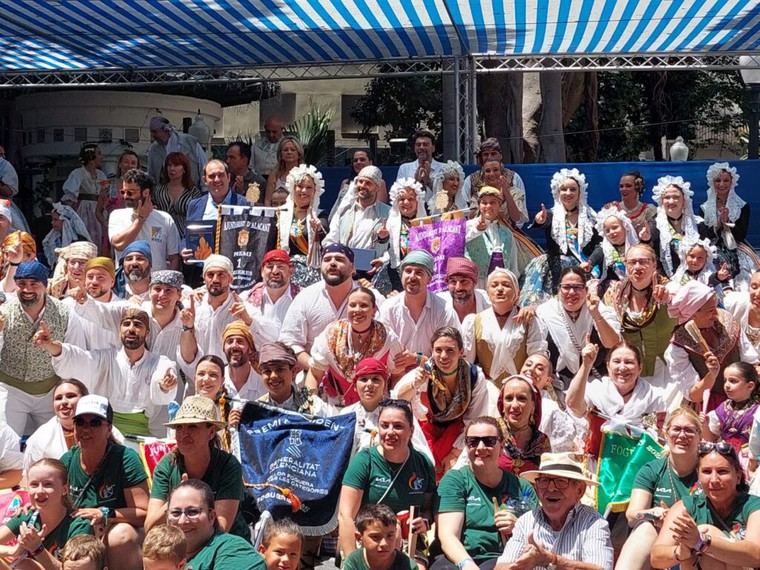 Baver-Els Antigons brilla en la Entrega de Banderines con su primer premio