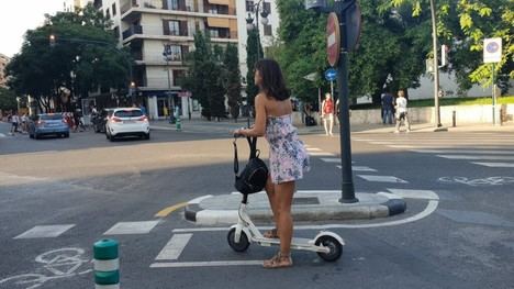 La Policía Local de València impone 300 multas en su primer mes con la unidad de patinetes