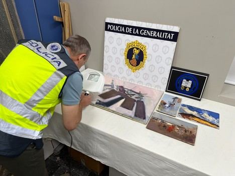 La Policía interviene cuatro falsificaciones de obras de renombrados pintores en una plataforma online