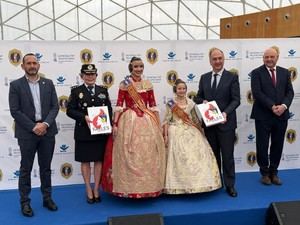 La Policía de la Generalitat se reúne con las falleras mayores de València antes de las Fallas 2026