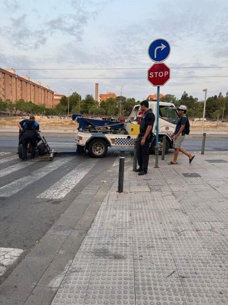 La Policía Local retira 40 vehículos abandonados en la Zona Norte de Alicante