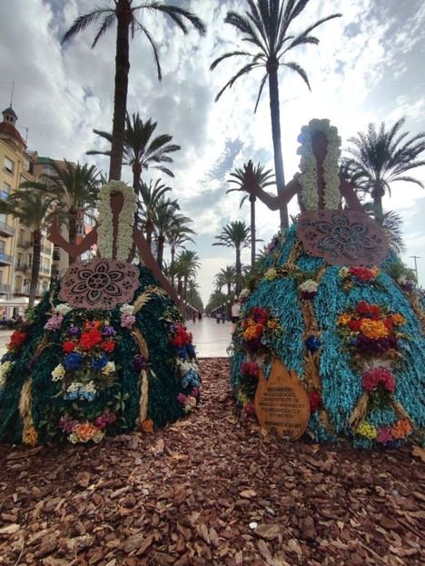 Las Belleas del Foc florales adornan la ciudad en Hogueras