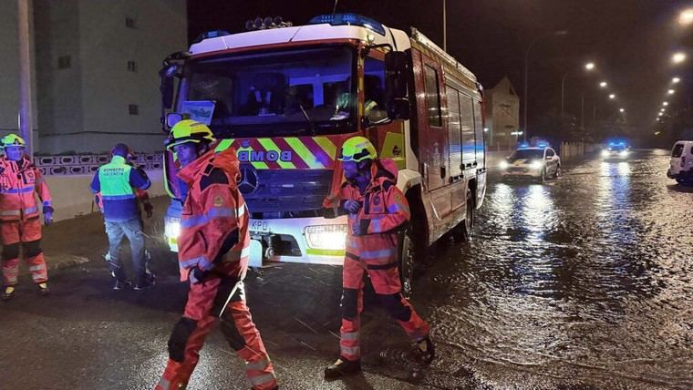Bomberos de València realizan 70 intervenciones por lluvias intensas